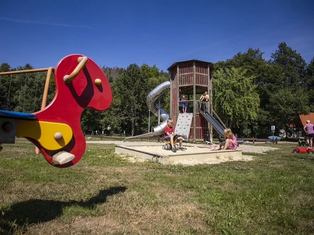 spielplatz-boemighausen-schaukeltier c) freizeitwelt-willingen, sabrinity.jpg