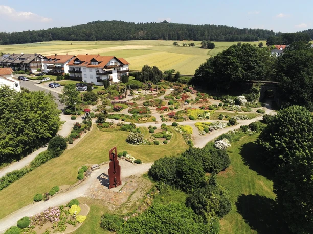 Bad Emstal - Kurpark Rosengarten von oben Bad Emstal - Kurpark Rosengarten von oben