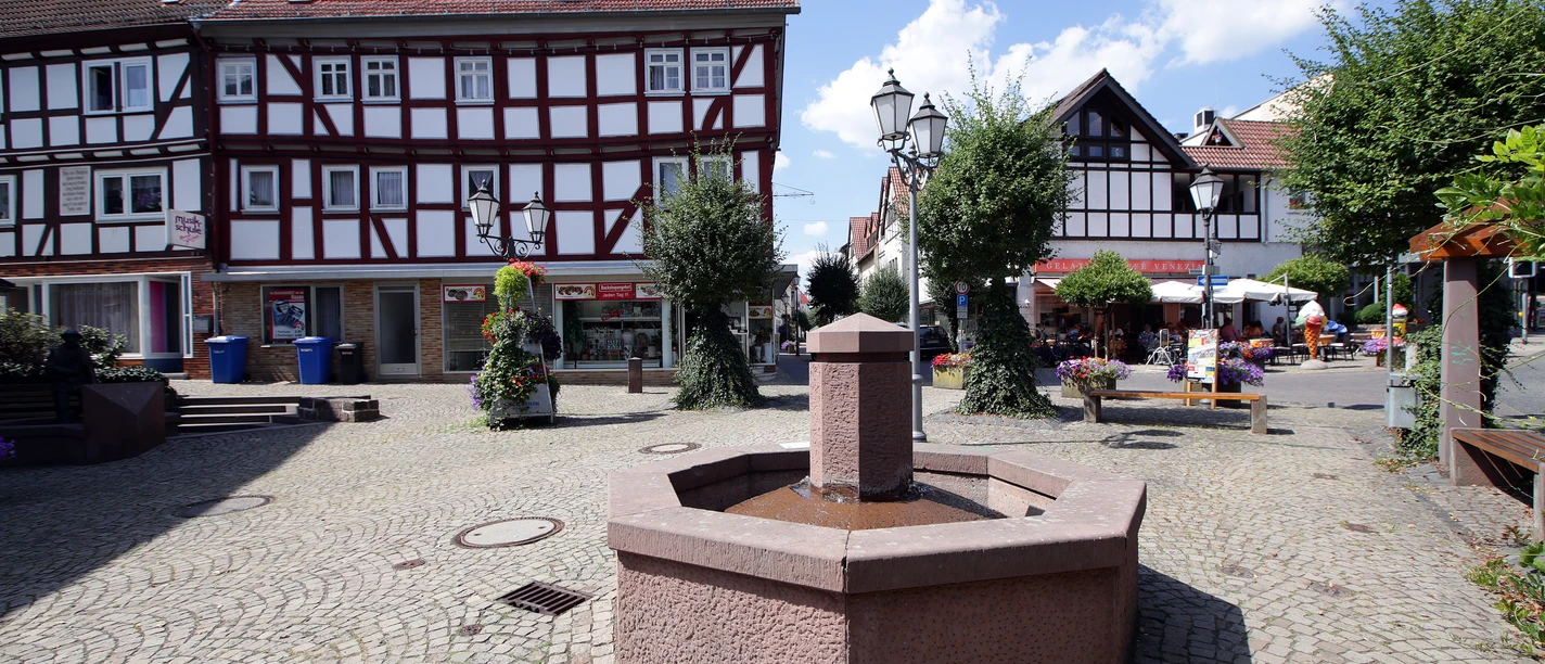 Neukirchen - Fußgängerzone Brunnen Neukirchen - Fußgängerzone Brunnen