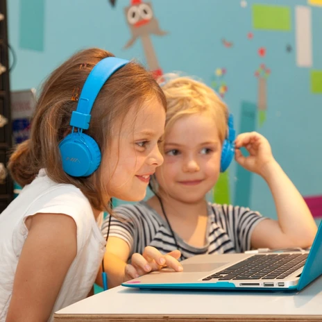 Two children learning together on a laptop, workshop, Leipzig with children
