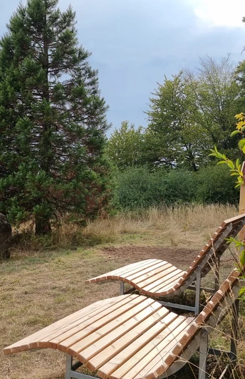 Liegebänke mit Aussicht