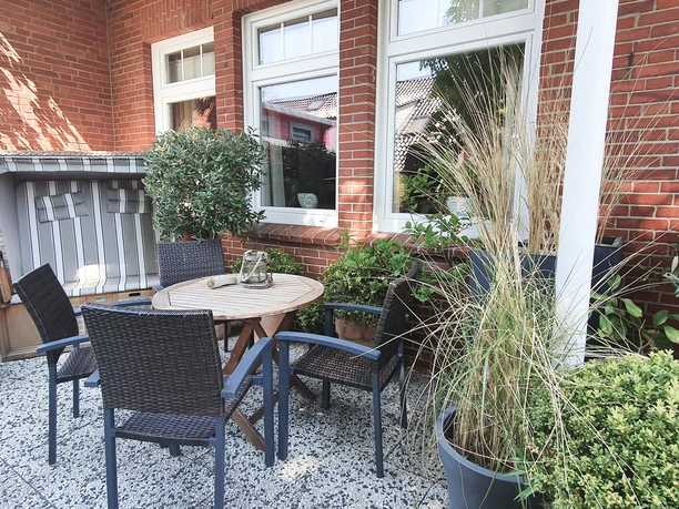 Windgeschutzte Südterrasse