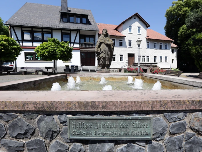073HR - Herbstein - Brunnen Heiliger Jakobus.JPG