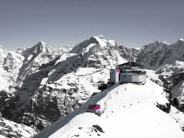 schilthorn-aussichtsplattform-monochrom-witner-berge-schnee.jpg