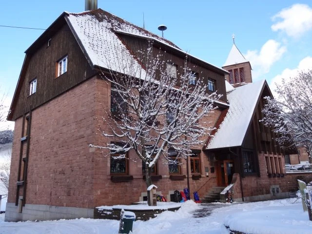 Grundschule im Winter
