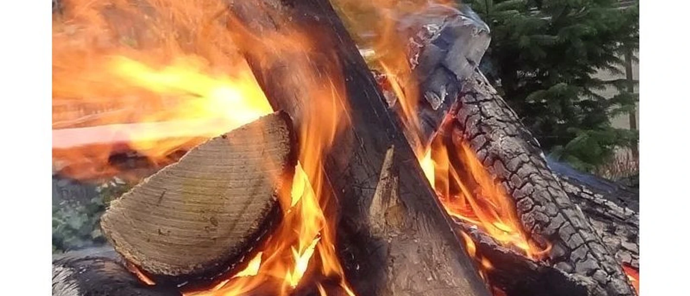 Knisterndes Lagerfeuer