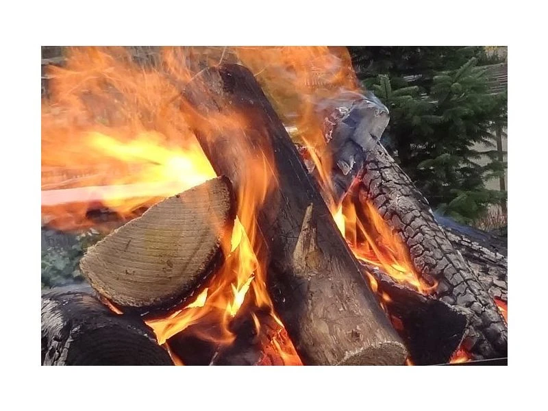 Knisterndes Lagerfeuer