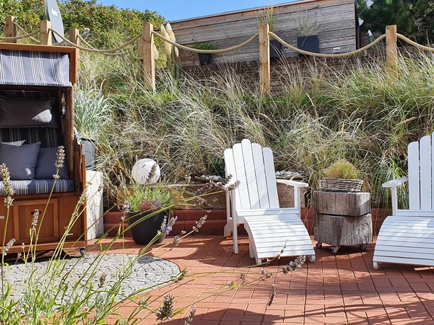 Terrasse mit Strandkorb