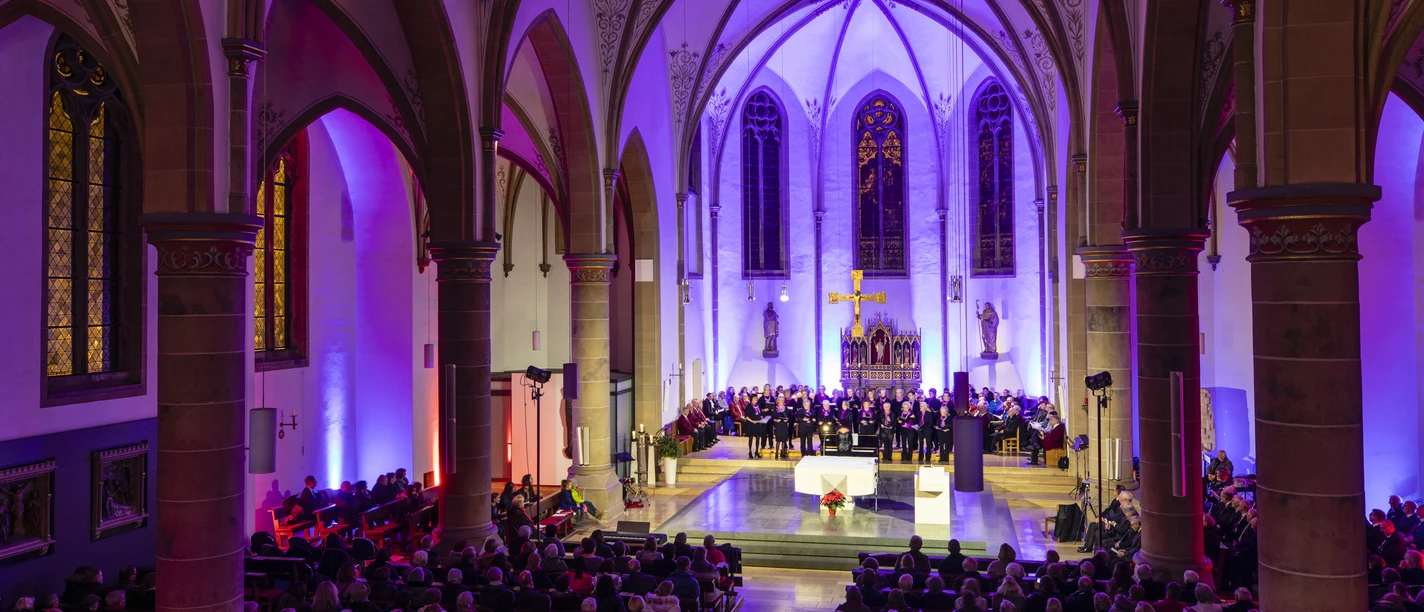 Mosebach_Karsten_Weihnachtsmarkt_Bad_Iburg-ChorkonzertStJacobusGlane9962.jpg