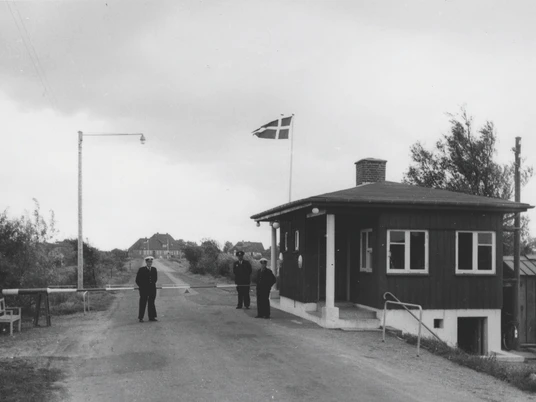 Grænseovergang Møllehus, ca. 1960. I baggrunden ses Aventoft.jpg