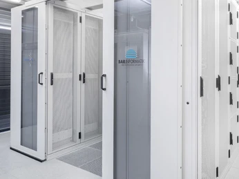 03-Serverraum-1607x630.jpg