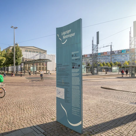 Leipziger Notenspur Stele auf dem Augustusplatz - präsentiert vom Leipzig Convention Bureau
