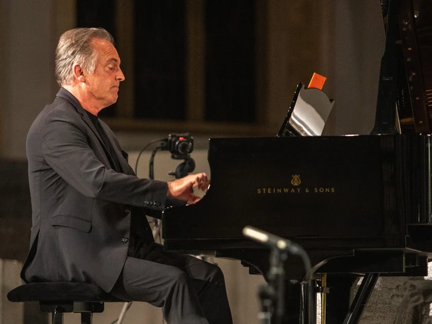 alfredo_perl__klavier_foto_fritz_schwarzenberger.jpg