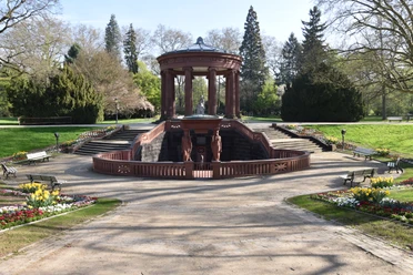 Elisabethenbrunnen im Kurpark Bad Homburg Elisabethenbrunnen im Kurpark Bad Homburg