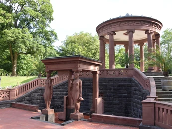 Elisabethenbrunnen im Kurpark Bad Homburg Elisabethenbrunnen im Kurpark Bad Homburg