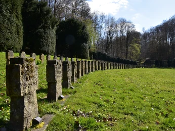 Soldatenfriedhof im Tal des Friedens | Büren Soldatenfriedhof im Tal des Friedens | Büren