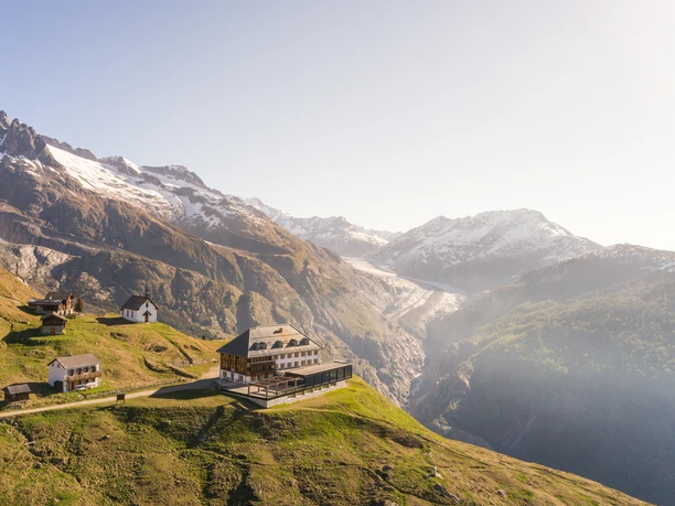 Aletschbord und Gletscher im Sommer