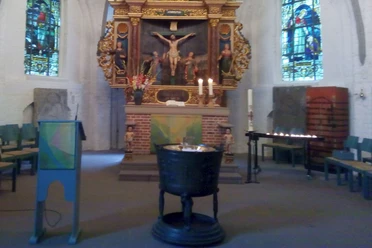 Kirche innen.jpg