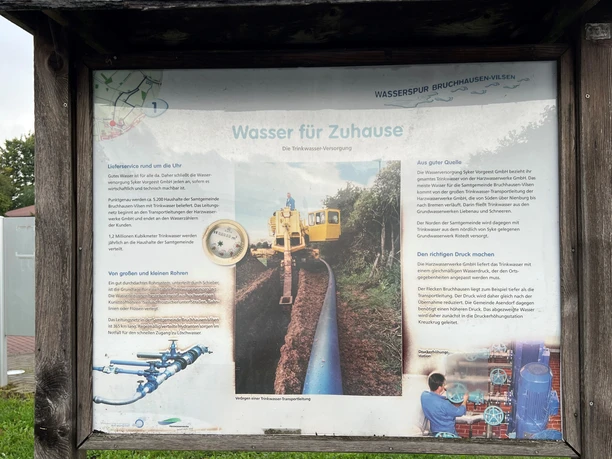 Wasserspur Bruchhausen-Vilsen Informationstafel zu Wasserversorgung in Bruchhausen-Vilsen zeigt die Wasserleitungstransportwege.