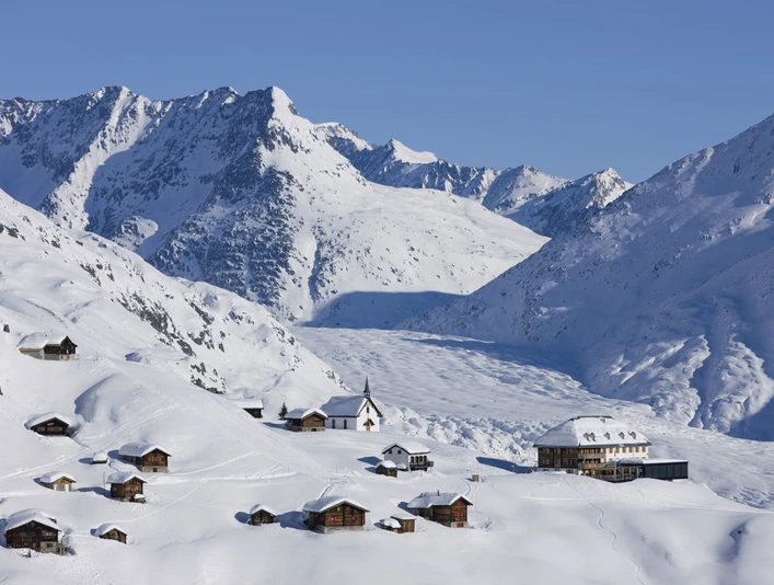 Enjoy the wintery Valais Alps in the destination Blatten-Belalp in an unforgettable way. Aletschbord Hotel Belalp GletscherAletschbord Hotel Belalp GlacierAletschbord Hôtel Glacier Belalp