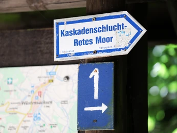 002HR - Gersfeld - Wegebeschilderung.JPG