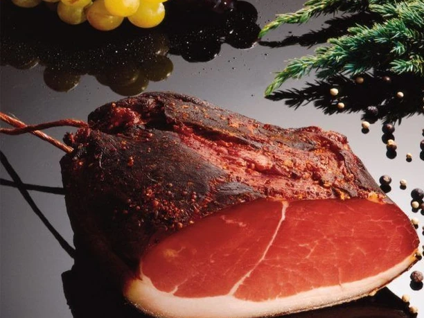 Pfau´s Edel-Räucherschinken aus dem Schwarzwald goldprämiert