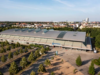 QUARTERBACK Immobilien ARENA: Eventlocation für Ihre Tagung & Konferenz in Leipzig QUARTERBACK Immobilien ARENA: Eventlocation mit Parkplatz für Tagung & Konferenz Leipzig ConventionQUARTERBACK Immobilien ARENA: venue with parking lot for meeting & conference Leipzig conventionQUARTERBACK Immobilien ARENA: Místo konání akce s parkovištěm pro zasedání a konference Leipzig ConventionQUARTERBACK Immobilien ARENA: Miejsce wydarzeń z parkingiem na spotkania i konferencje Leipzig ConventionQUARTERBACK Immobilien ARENA: Evenementenlocatie met parkeerplaats voor vergaderingen & conferenties Leipzig ConventionQUARTERBACK Immobilien ARENA: location per eventi con parcheggio per riunioni e conferenze Convenzione di Lipsia