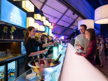 QUARTERBACK Immobilien ARENA: venue for your meeting & conference in Leipzig QUARTERBACK Immobilien ARENA: Eventlocation mit BACKSTAGE CLUB mit Bar für Tagung & Konferenz Leipzig ConventionQUARTERBACK Immobilien ARENA: venue with BACKSTAGE CLUB for meeting & conference Leipzig convention