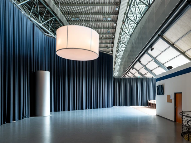 Ausstellungsfläche im BACKSTAGE CLUB in der Eventlocation QUARTERBACK Immobilien ARENA | Leipzig Convention Bureau Ausstellungsfläche im BACKSTAGE CLUB in der Eventlocation QUARTERBACK Immobilien ARENA - präsentiert vom Leipzig Convention Bureau