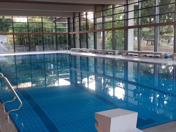 Hallenbad Lossburg Sitzbaenke Hallenbad Lossburg Sitzbaenke