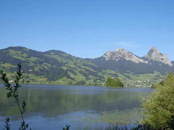 Lauerzersee_Mythen_alt.JPG