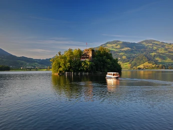 Schwanau mit Schiff Marcel Murri_alt.jpg