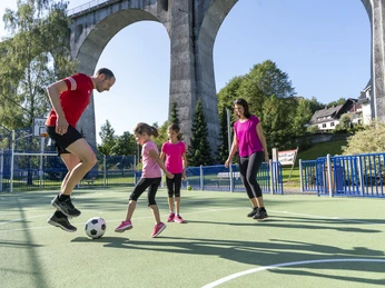 sportanlage-viadukt-familie-fussball c) wolfgang-detemple-tourist-information-willingen.jpg