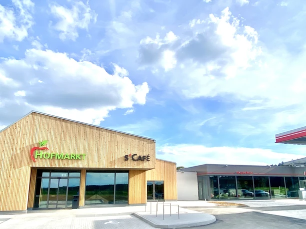 Hofmarkt und Hofcafé an der Avia Tankstelle in Loßburg Betzweiler