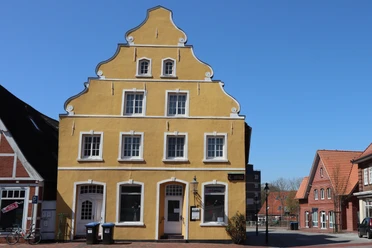 Gelbes Barockgiebelhaus Nordseebad Otterndorf