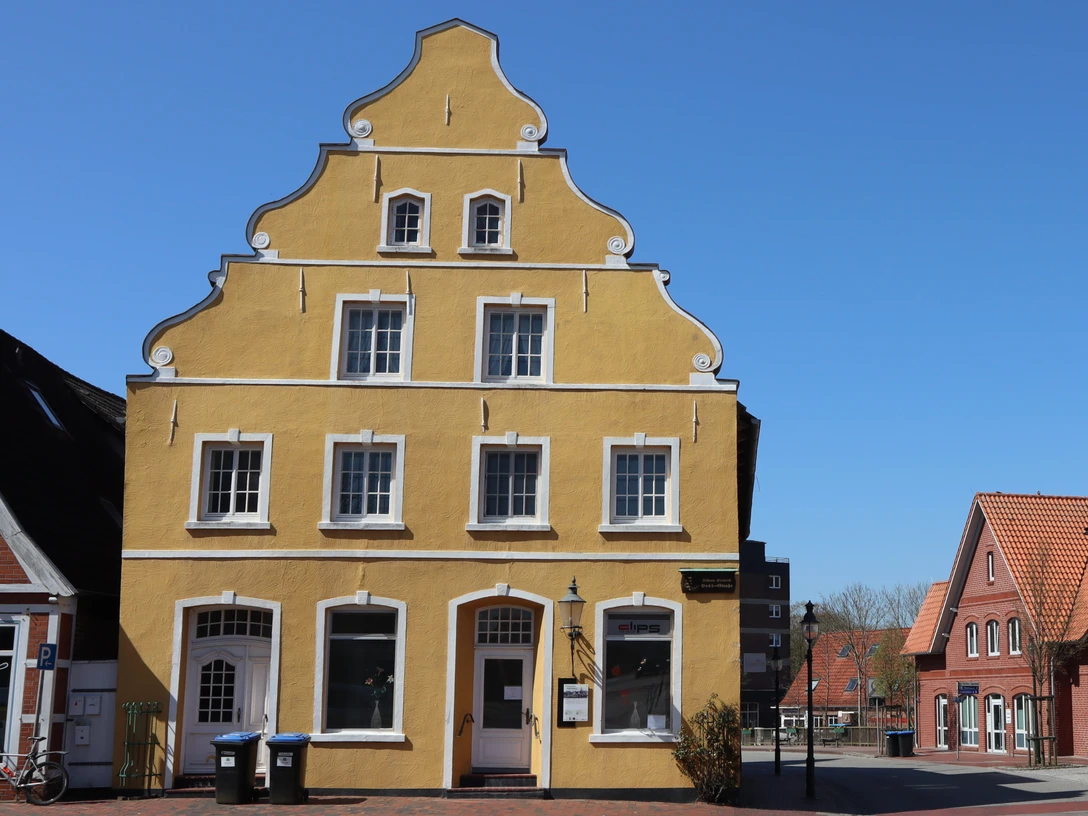 Gelbes Barockgiebelhaus Nordseebad Otterndorf