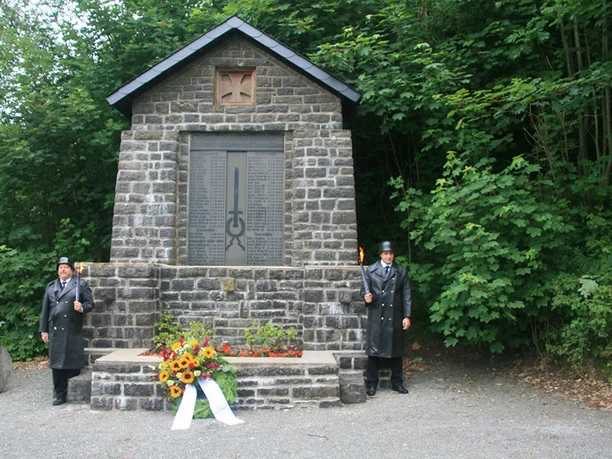 ehrenmal-rattlar c) verkehrsverein-rattlar.jpg