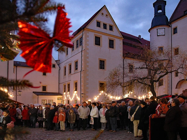 Schlossweihnacht in Colditz Schloss Colditz mit weihnachtlicher Dekoration