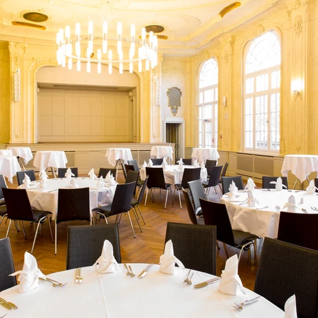 Bach Saal meeting room with banquet seating at the event venue Kongresshalle am Zoo | Leipzig Convention Bureau