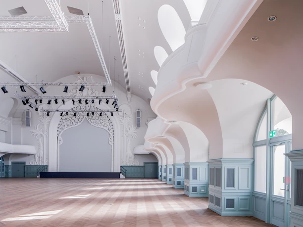 Großer Saal meeting room at the event venue KONGRESSHALLE am Zoo Leipzig | Leipzig Convention Bureau Großer Saal meeting room at the event venue KONGRESSHALLE am Zoo Leipzig – presented by the Leipzig Convention Bureau