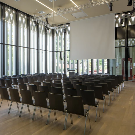 Tagungsraum Telemann Saal in der Eventlocation KONGRESSHALLE am Zoo Leipzig | Leipzig Convention Bureau Tagungsraum Telemann Saal in Reihenbestuhlung in der Eventlocation KONGRESSHALLE am Zoo Leipzig – präsentiert vom Leipzig Convention Bureau