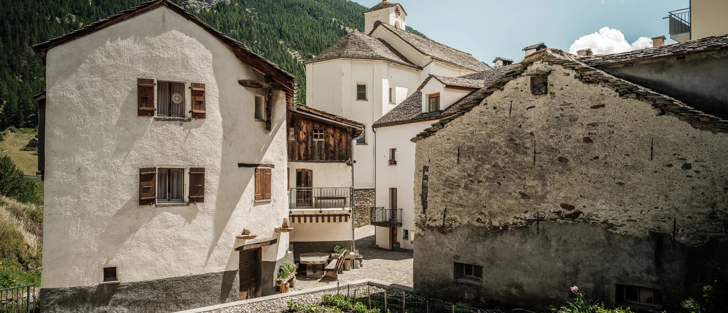 Wandern+auf+dem+Stockalperweg.jpg Aussenaufnahme des Josef-Escher-Haus