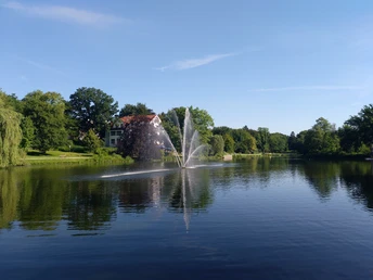 VitalWanderWeg_Salzetal_Kurparksee_Salzuflen_CC_BY_SA_Teutoburger_Wald_Kerstin_Paar_IMG_20220612_085956_917.jpg VitalWanderWelt Bad Salzuflen im Salzetal