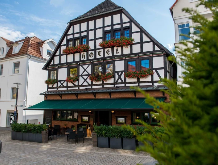 Außenaufnahme vom Restaurant und Hotel Brauner Hirsch.