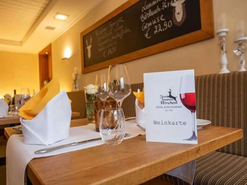 Speisenbereich im Restaurant beim Braunen Hirsch.