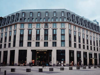 Petersbogen - Shopping in Leipzig Petersbogen-Fassade-Burgplatz-Shopping-Innenstadt-Architektur-Judith-Paasch-leipzig-travel