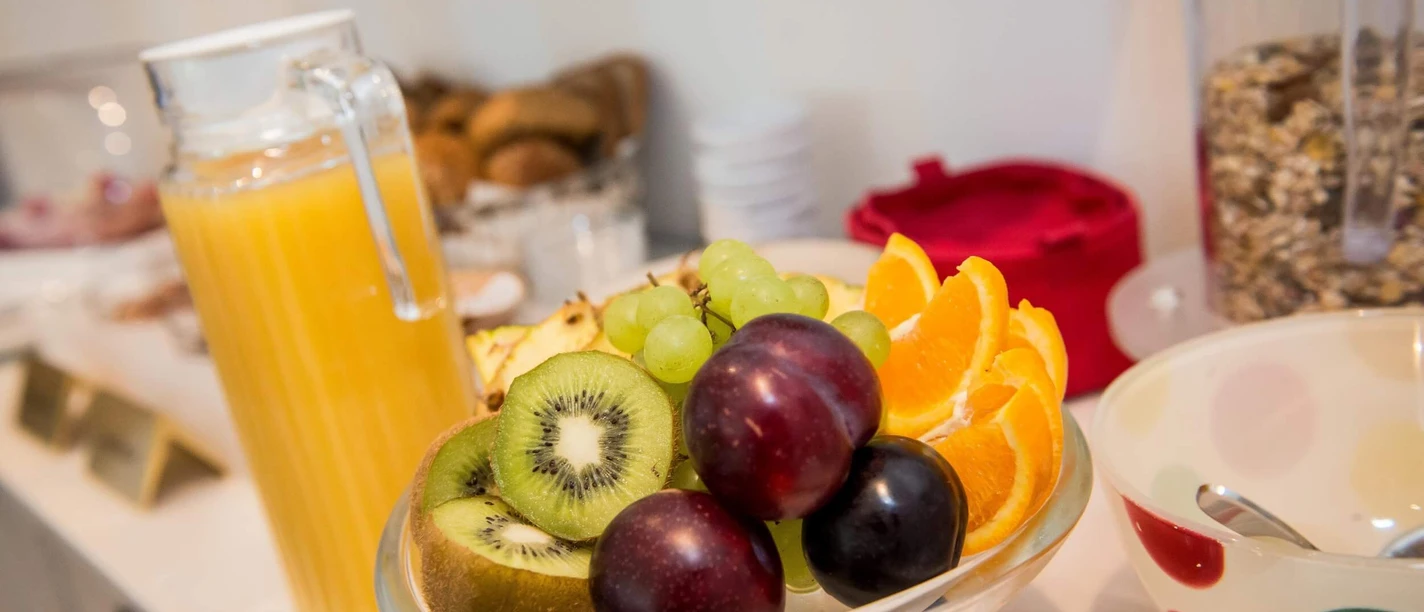 bad-driburg-haus-nethegau-bad-driburger-touristik-gmbh-daniel-winkler-4.JPG Frisches Obst sowie frischer Orangensaft.