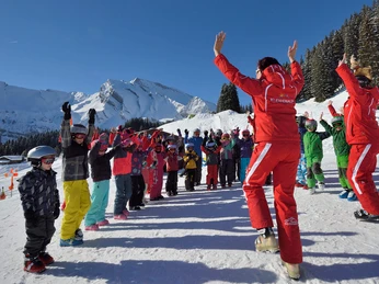 skischule-kinder-aufwärmen-winter-klewenalp.jpg