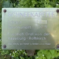 Tafel mit Infos: Schneekapelle Brakel, Baujahr 1843, Restaurierung 1989, unterstützt vom Heimatverein.