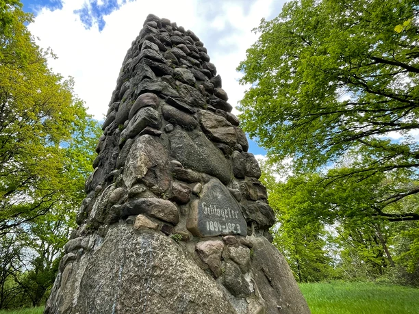 Schlageter_Denkmal_Peine (1).jpg